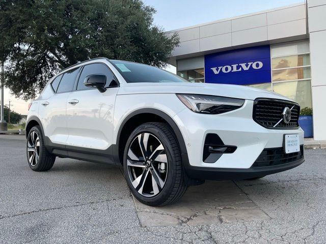 New 2026 Volvo XC40 B5 Ultra