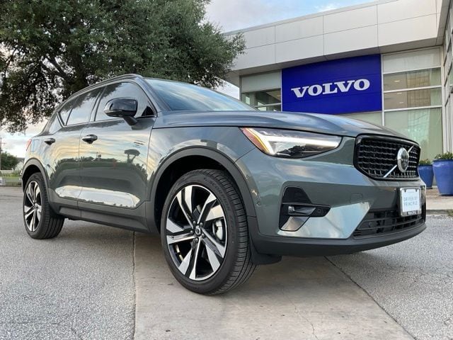 New 2026 Volvo XC40 B5 Ultra