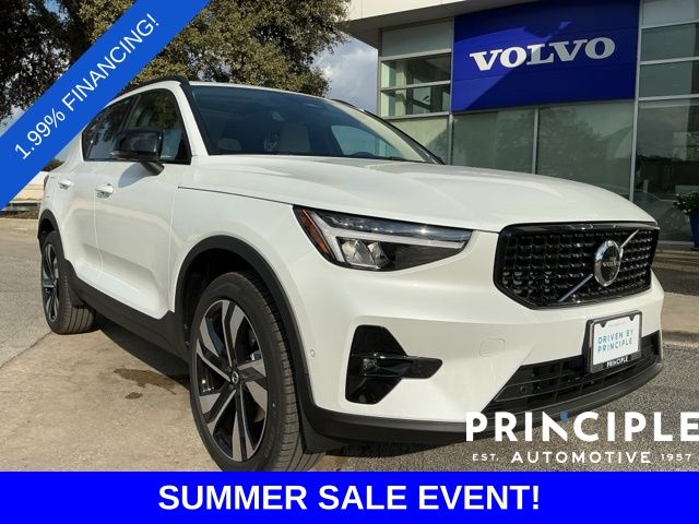 2026 Volvo XC40 B4 Plus Dark FWD's photo