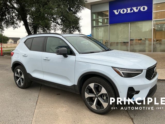 2026 Volvo XC40 B5 Plus Dark AWD's photo