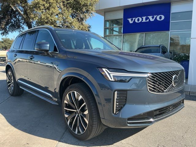 2025 Volvo XC90 Plus's photo