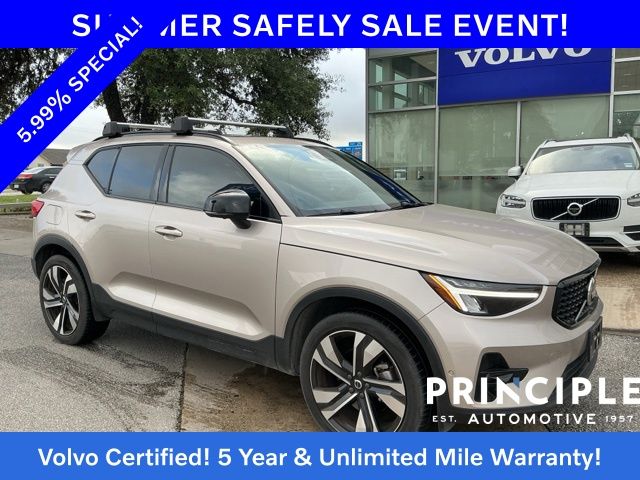 2023 Volvo XC40 B5 Plus Dark AWD's photo