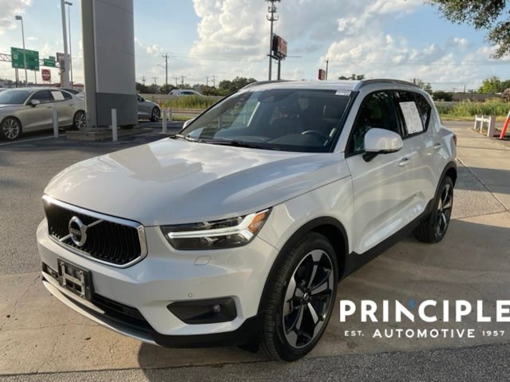 Used 2021 Volvo XC40 Momentum SUV
