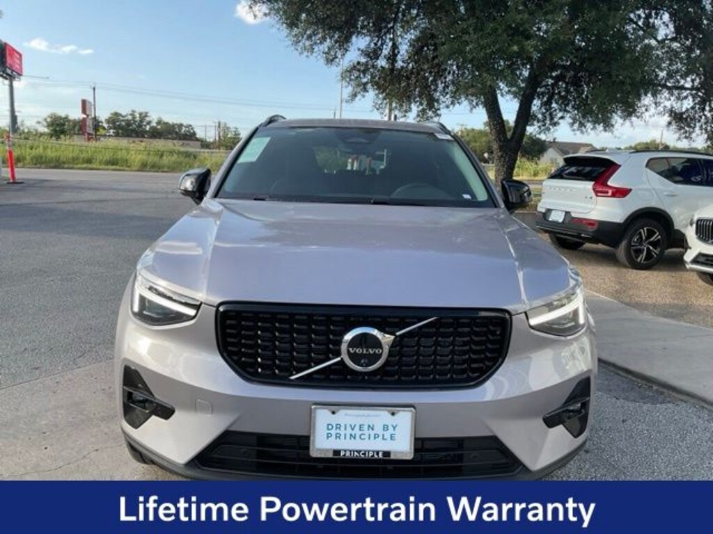 New 2026 Volvo XC40 B5 Plus SUV