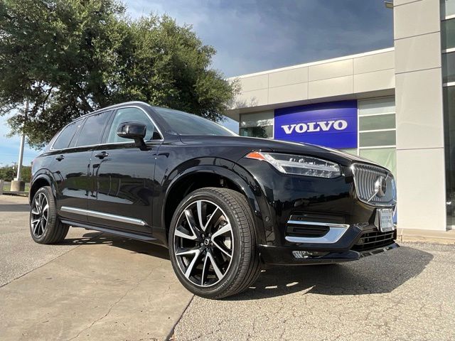 2023 Volvo XC90 B5 Plus 4WD's photo