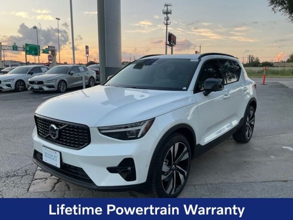 New 2026 Volvo XC40 B5 Ultra SUV