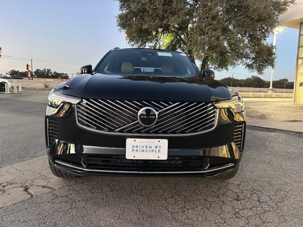 New 2026 Volvo XC90 B5 Core SUV