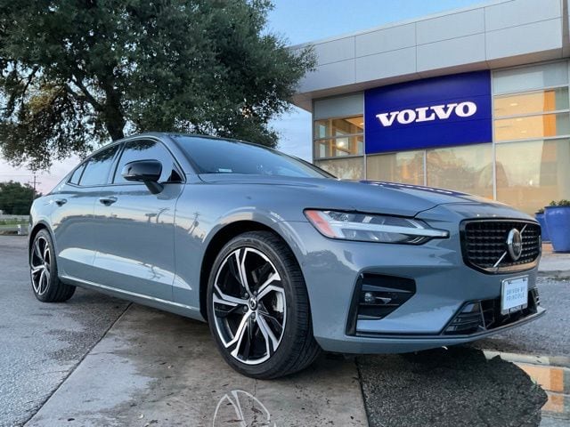2023 Volvo S60 B5 Plus Dark Theme's photo