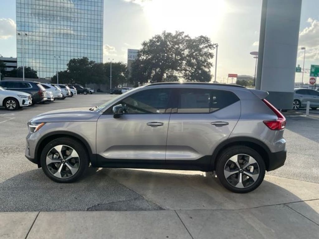 New 2026 Volvo XC40 B5 Plus SUV