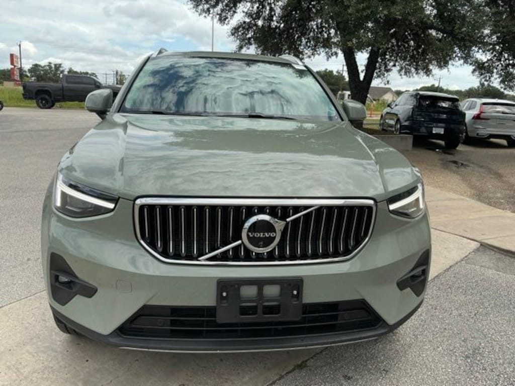 Certified 2024 Volvo XC40 B5 Plus Bright Theme SUV