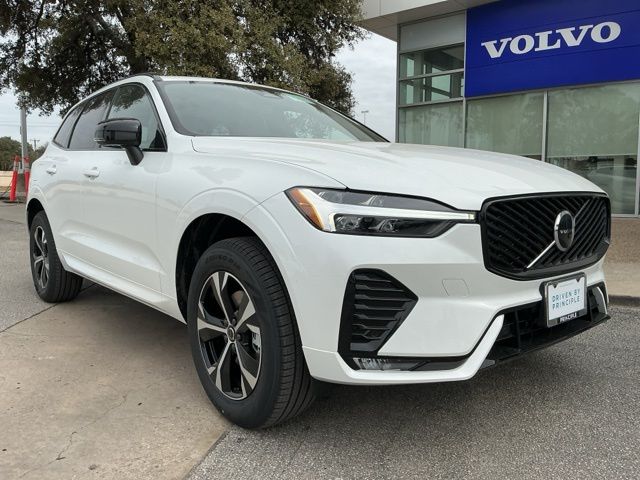2026 Volvo XC60 B5 Core Dark AWD's photo