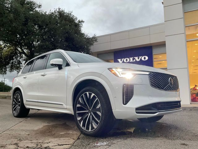 2025 Volvo XC90 B5 Plus Bright 4WD's photo