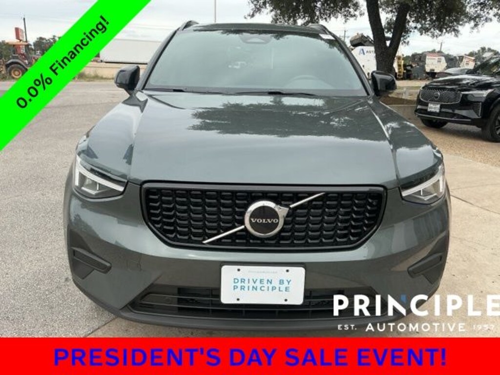 New 2026 Volvo XC40 B4 Core SUV