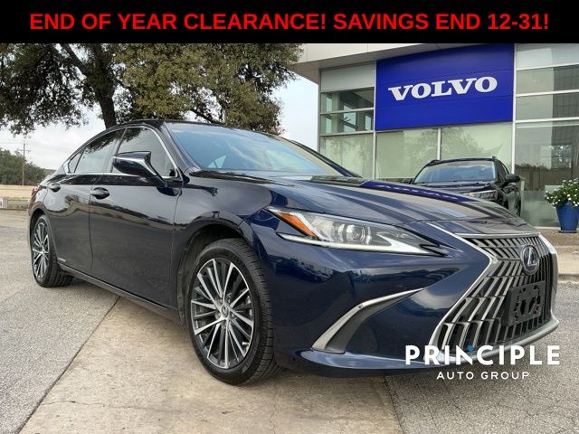 2022 Lexus ES Hybrid 300h's photo