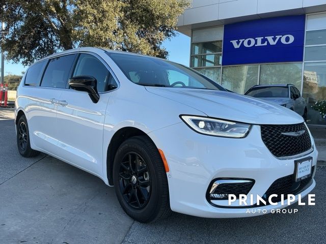 2024 Chrysler Pacifica Touring L's photo