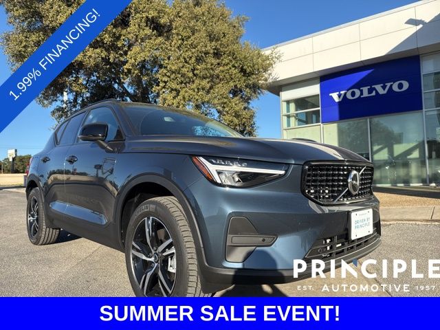 2026 Volvo XC40 B5 Core Dark AWD's photo