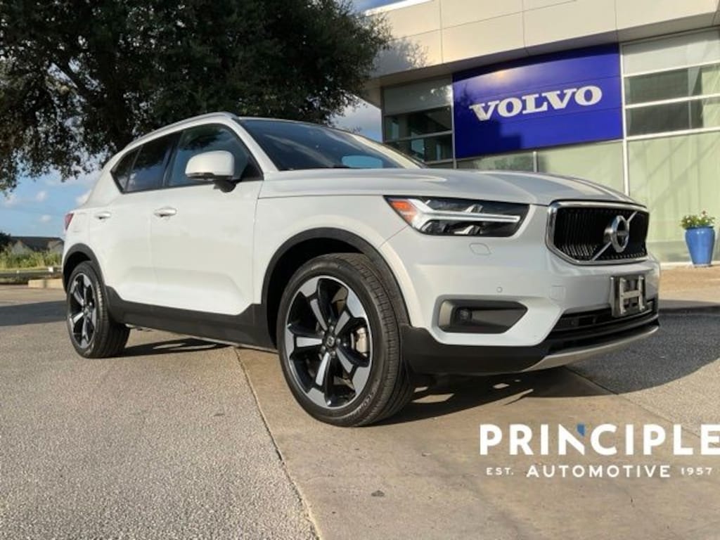 Used 2021 Volvo XC40 Momentum SUV