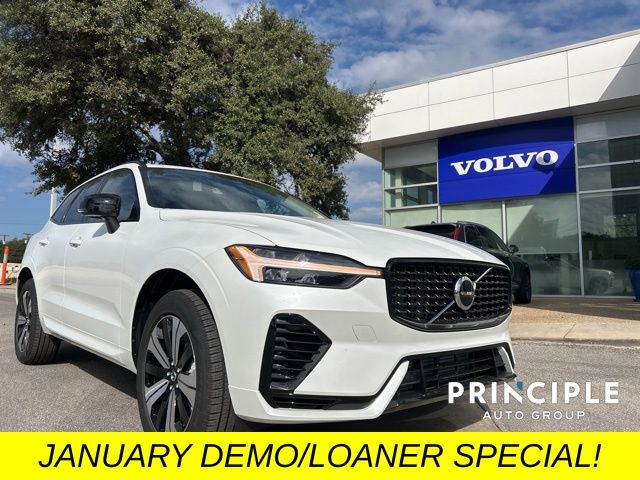 2025 Volvo XC60 Core's photo