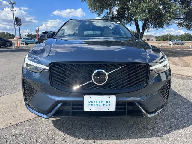 2026 Volvo XC60 B5 Core photo 2