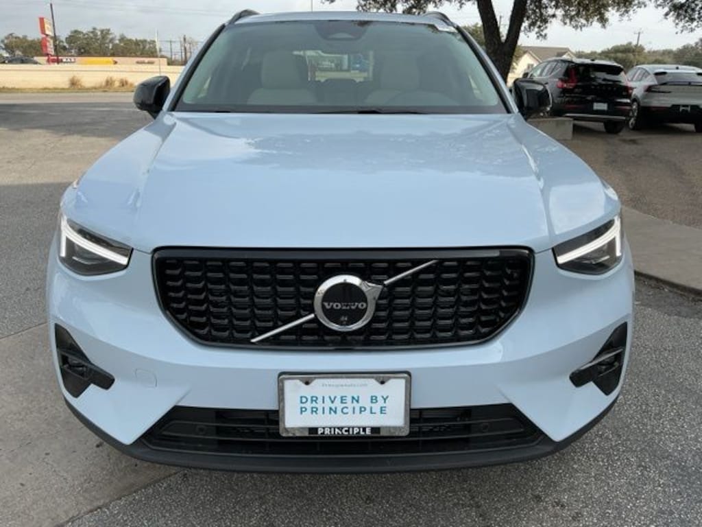 New 2026 Volvo XC40 B5 Plus SUV