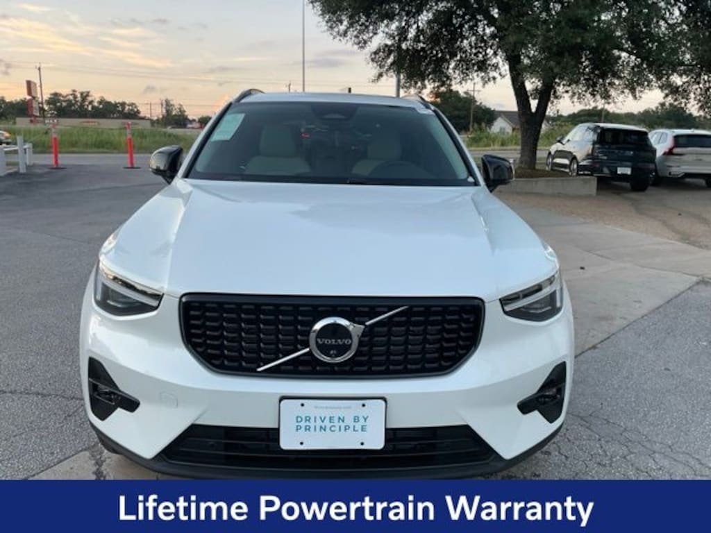New 2026 Volvo XC40 B5 Ultra SUV