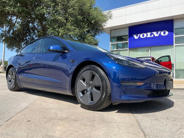 2023 Tesla Model 3 -'s photo