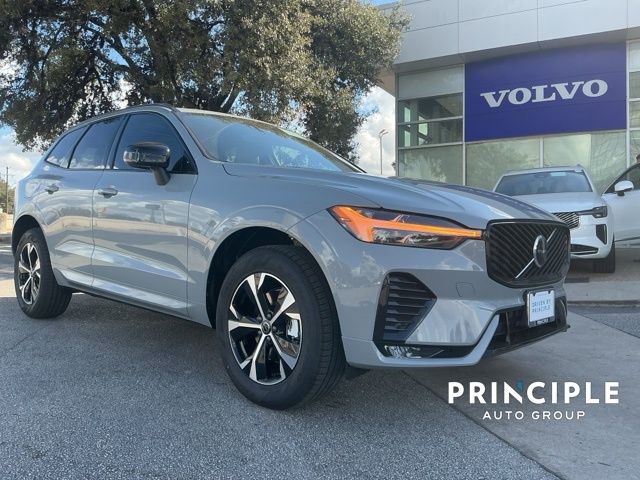 2026 Volvo XC60 Core's photo