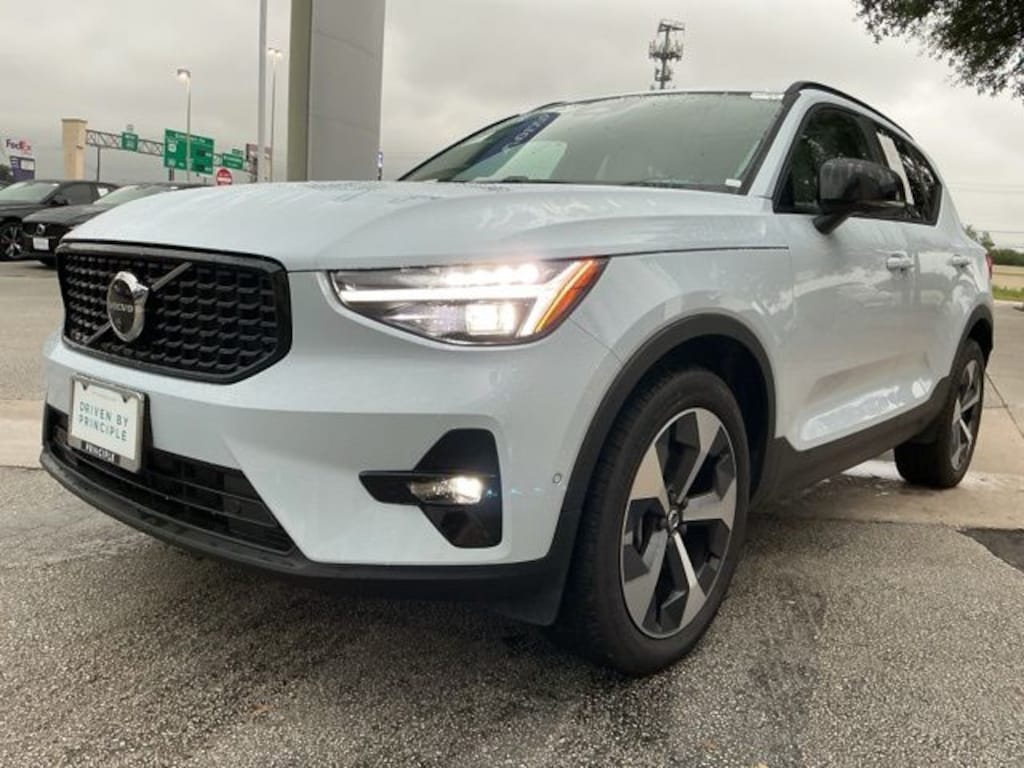 Certified 2026 Volvo XC40 B5 Plus SUV
