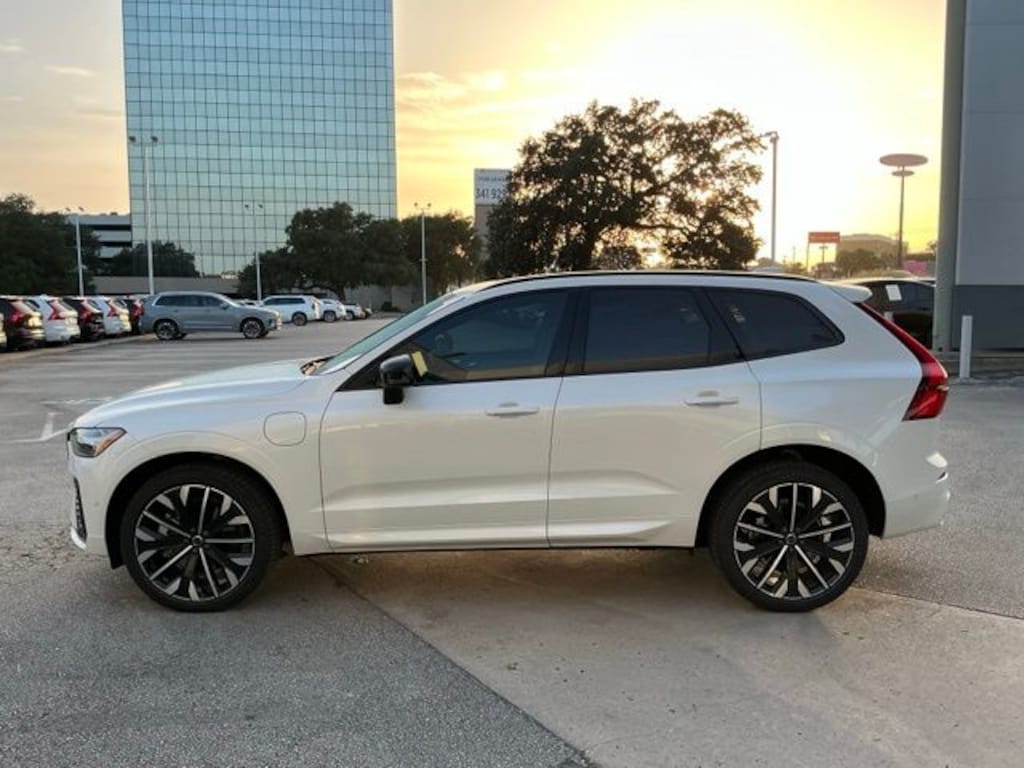 New 2026 Volvo XC60 plug-in hybrid T8 Ultra SUV