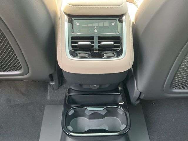 2026 Volvo XC90 Ultra - Photo 32