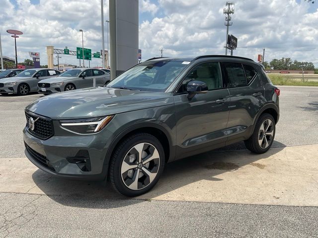 2026 Volvo XC40 Plus photo 2
