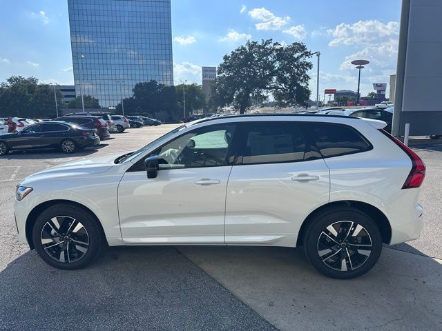 2026 Volvo XC60 B5 Core photo 4