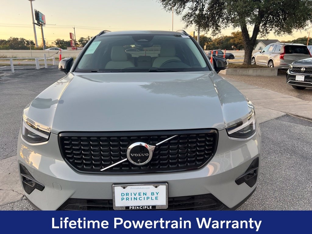 New 2026 Volvo XC40 B5 Plus SUV