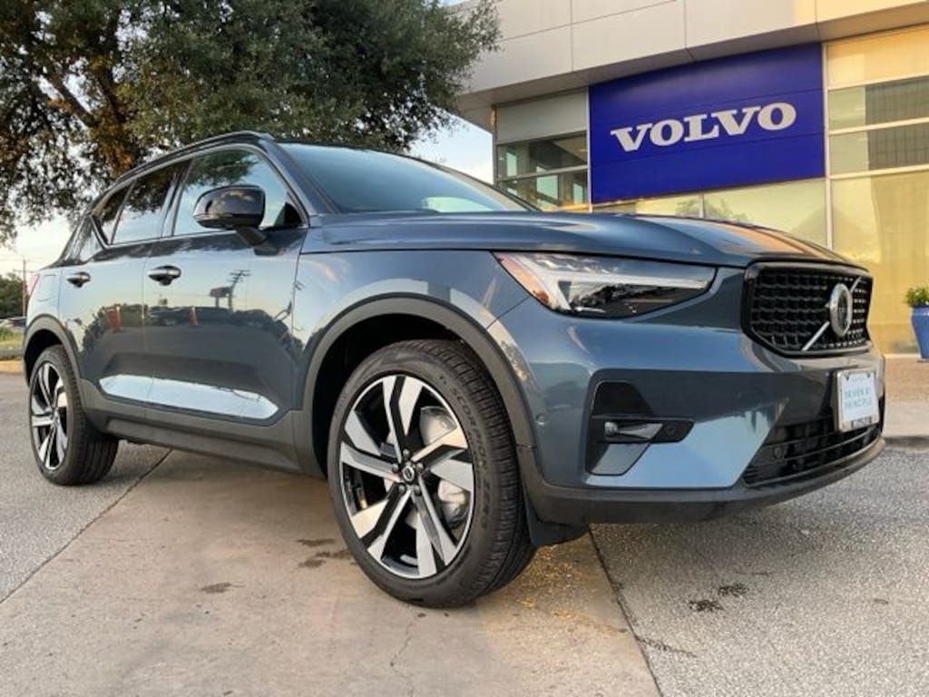 New 2026 Volvo XC40 B5 Ultra SUV