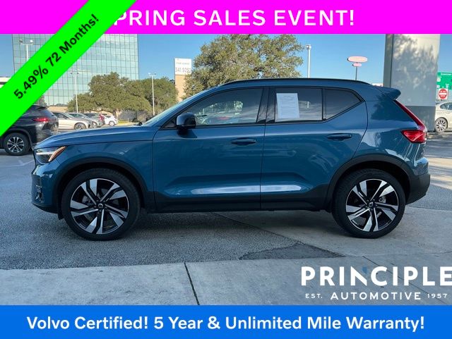 2025 Volvo XC40 B5 Ultra Dark AWD's photo