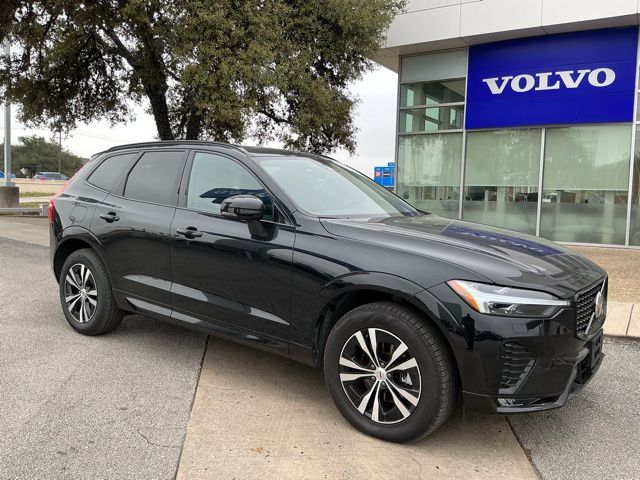 2025 Volvo XC60 Core's photo