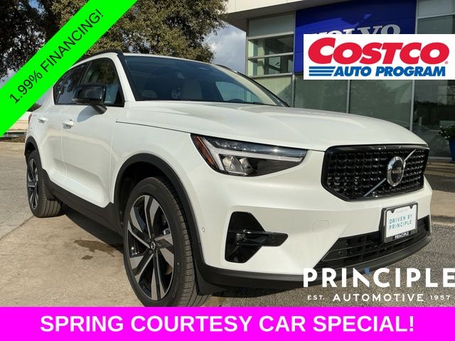 2026 Volvo XC40 B4 Plus Dark FWD's photo