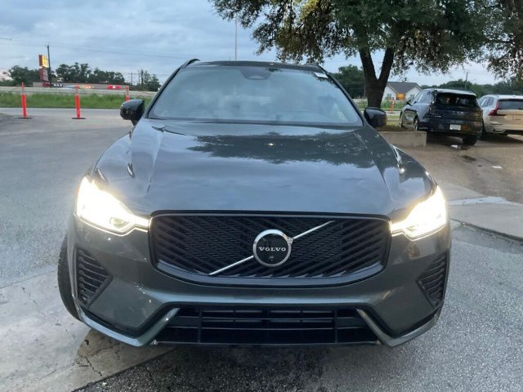 New 2026 Volvo XC60 plug-in hybrid T8 Plus SUV