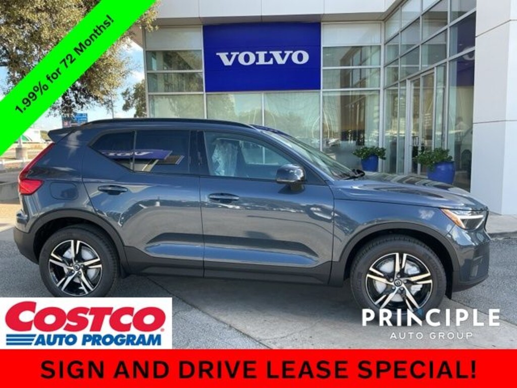 New 2026 Volvo XC40 B4 Core SUV