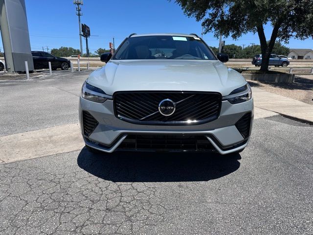 2026 Volvo XC60 B5 Plus photo 2