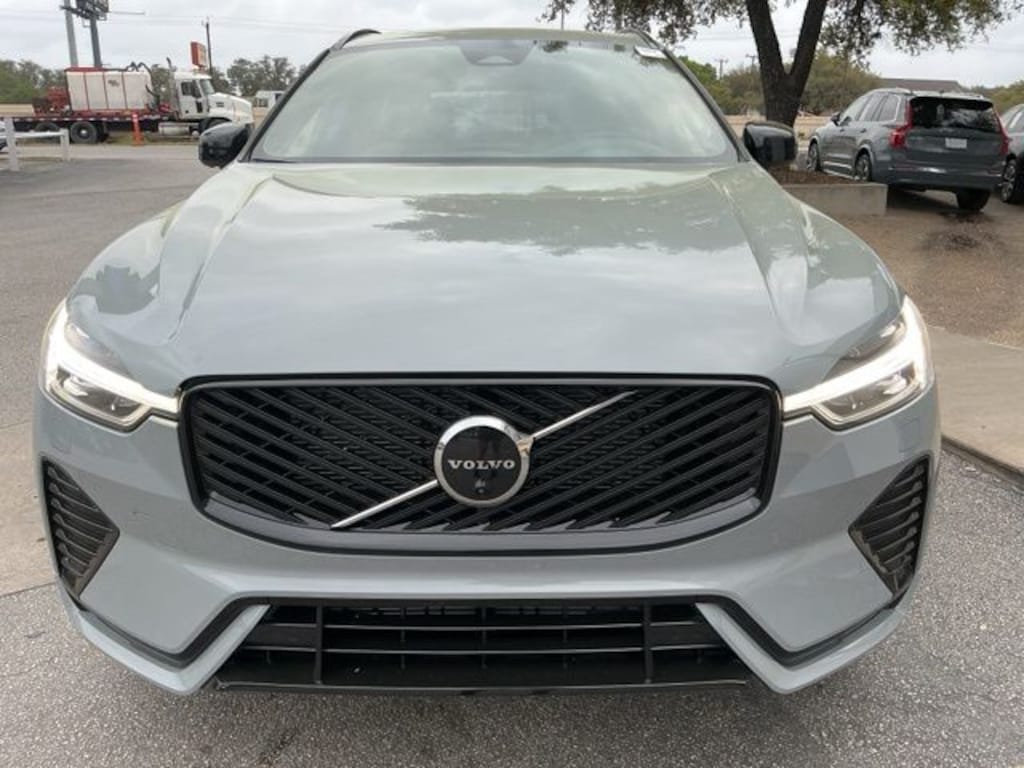 New 2026 Volvo XC60 B5 Plus SUV
