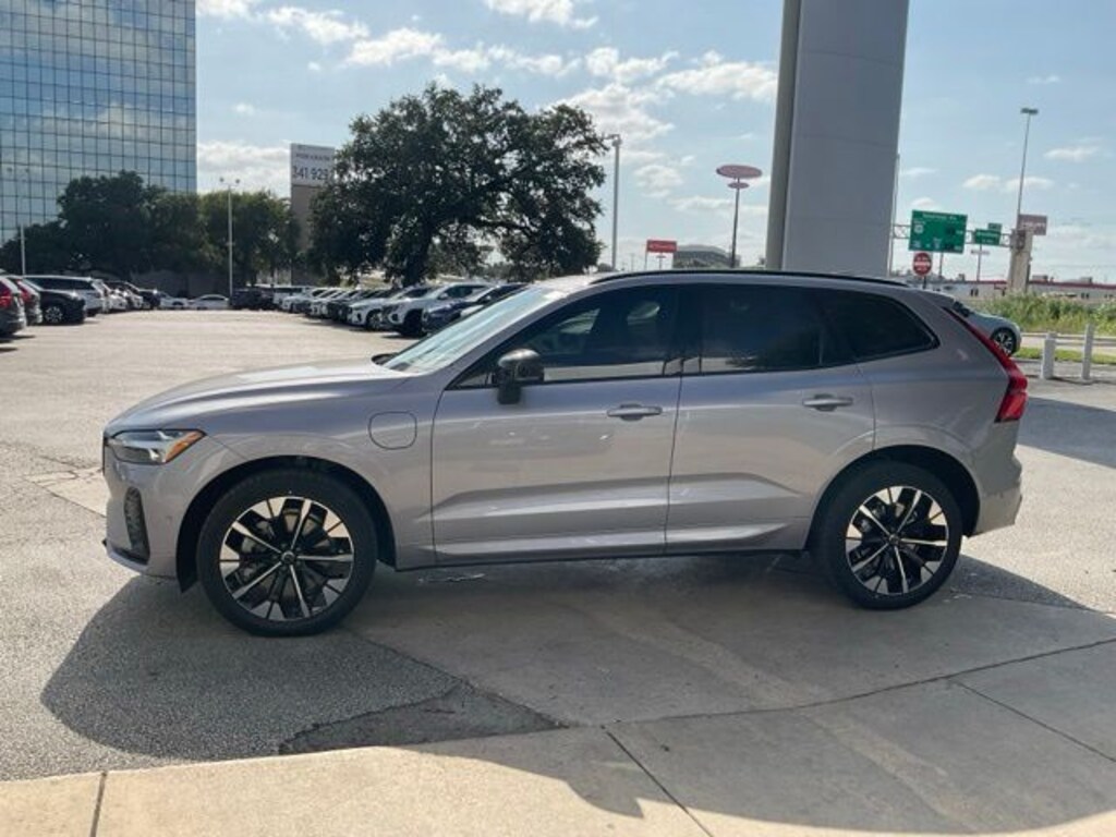 New 2026 Volvo XC60 plug-in hybrid T8 Plus SUV