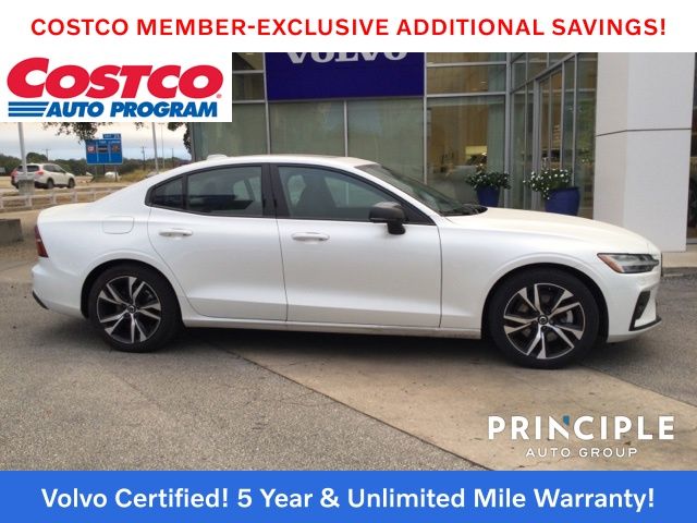 2025 Volvo S60 B5 Core photo 2