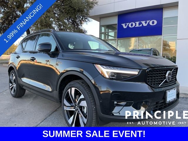 2026 Volvo XC40 B4 Plus Dark FWD's photo