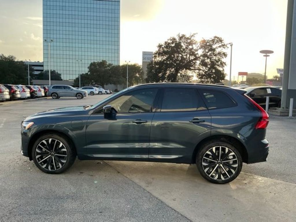 New 2026 Volvo XC60 plug-in hybrid T8 Ultra SUV