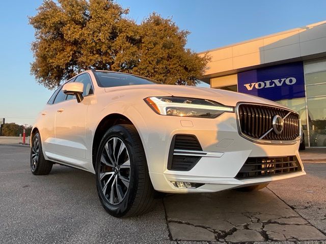 2023 Volvo XC60 Core's photo