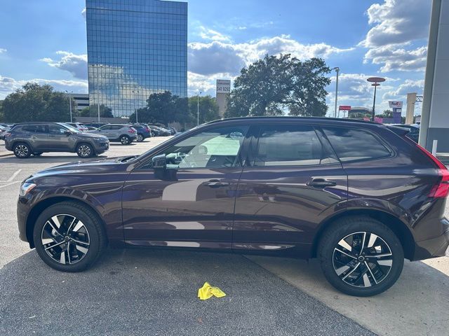 2026 Volvo XC60 B5 Core photo 3