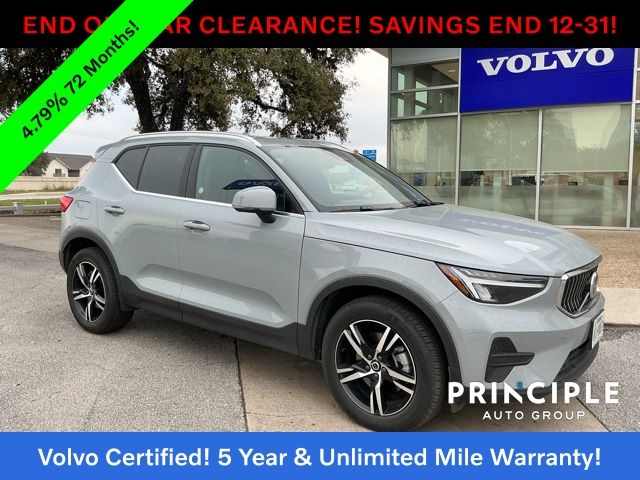 2025 Volvo XC40 Core's photo