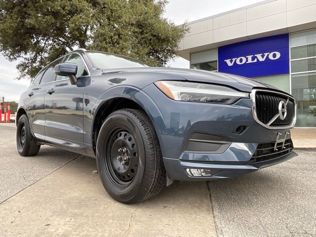 2021 Volvo XC60 Momentum's photo
