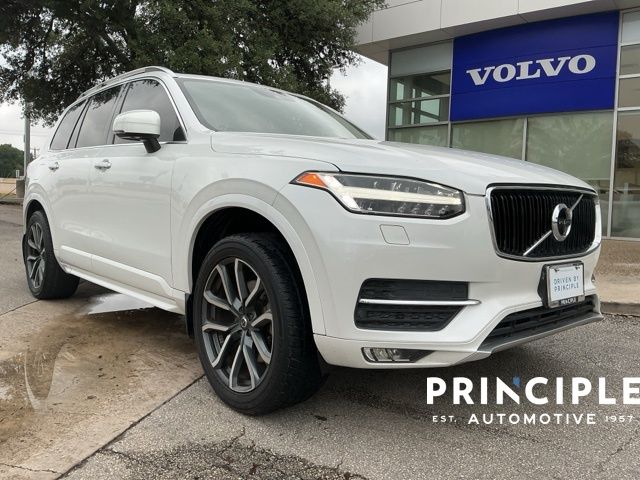 2016 Volvo XC90 T6 AWD Momentum's photo